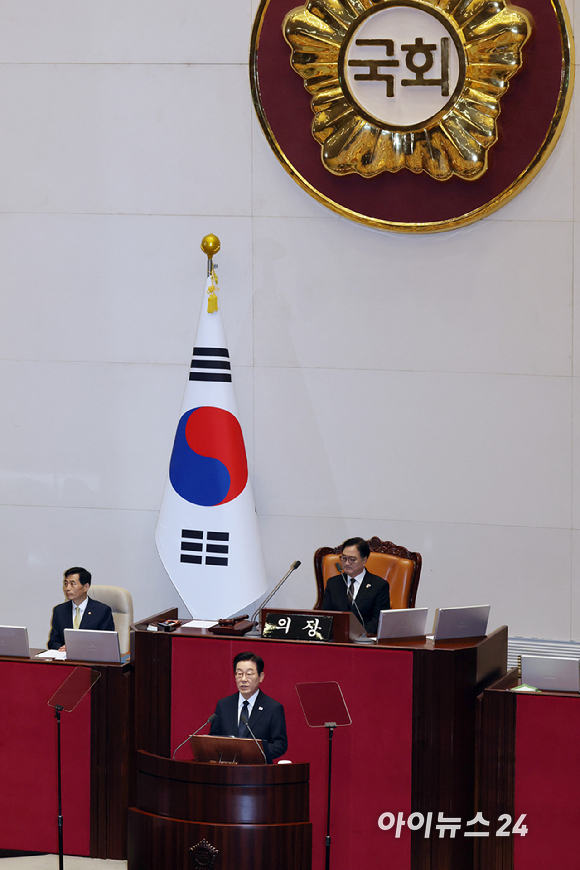 이재명 대통령이 4일 오전 서울 여의도 국회 본회의장에서 2026년도 예산안 관련 시정연설을 하고 있다. [사진=국회사진기자단]