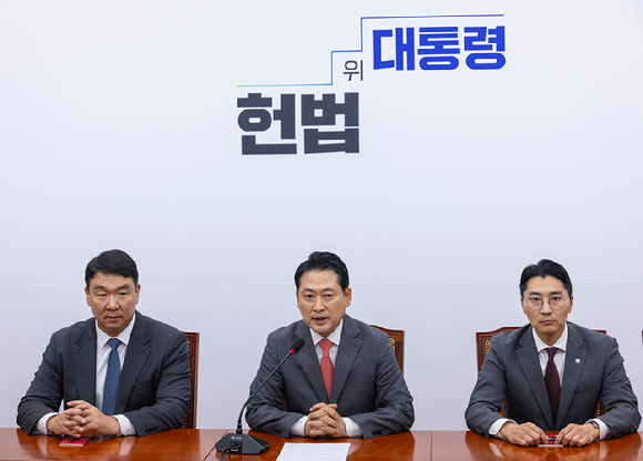  국민의힘 장동혁 대표가 2일 국회에서 추석 연휴를 앞두고 가진 기자간담회에서 물가 상승과 관련해 발언하고 있다. [사진=연합뉴스]