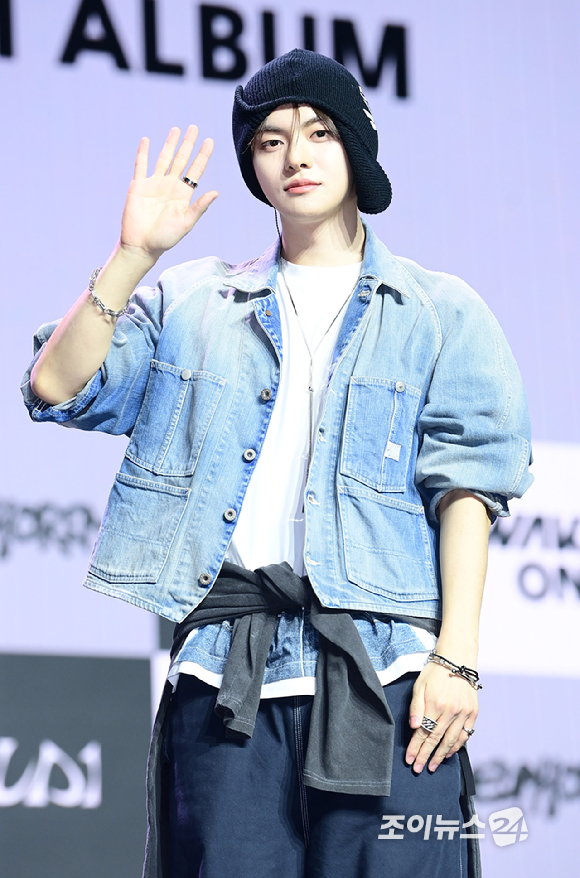 그룹 알파드라이브원 리오가 12일 오후 서울 용산구 블루스퀘어 SOL트래블홀에서 열린 알파드라이브원(ALPHA DRIVE ONE) 첫 번째 데뷔 미니 1집 'EUPHORIA'(유포리아) 발매 기념 쇼케이스에 참석하고 있다. [사진=정소희 기자]