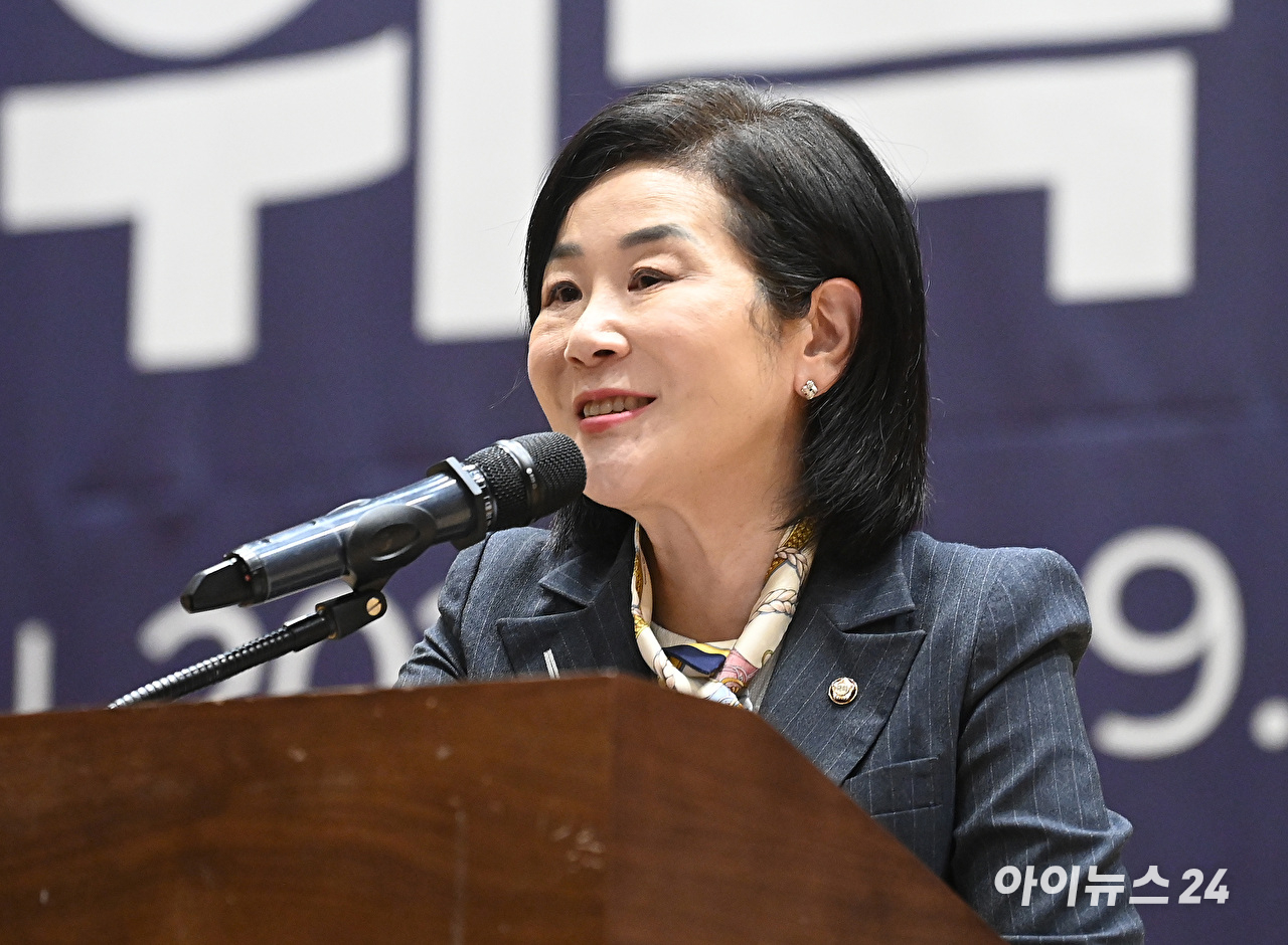 김희정 국민의힘 의원이 9일 서울 여의도 국회 의원회관에서 열린 제10회 대한민국 청년의날 축제 조직위원 위촉식 & 시상식에서 축사를 하고 있다. [사진=곽영래 기자]