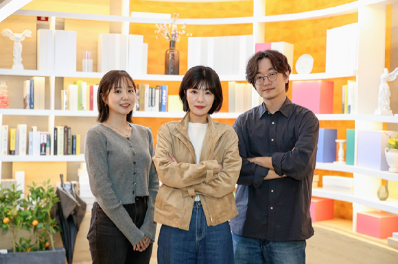 '이웃집 백만장자'를 연출하는 EBS 이승주PD, 김민지 총괄PD, 박경원 PD [사진=EBS ]