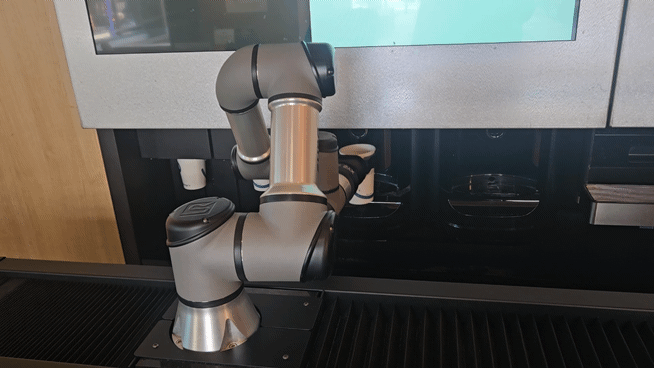 서울 성수동 무인로봇 카페 '라운지엑스' 내부 [사진=설재윤 기자]