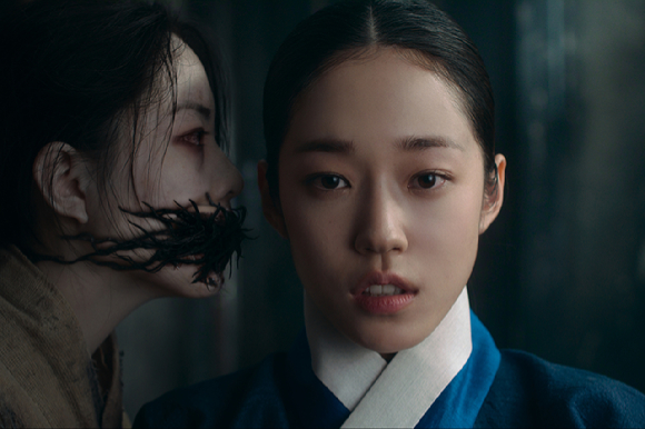 배우 노윤서가 넷플릭스 시리즈 '동궁' 인터뷰에 앞서 포즈를 취하고 있다. [사진=넷플릭스]