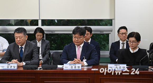 김광일 MBK 부회장, 김중현 메리츠화재 대표, 조주연 홈플러스 대표가 9일 서울 여의도 국회 의원회관에서 열린 홈플러스 회생을 위한 MBK파트너스-메리츠 경영진 간담회에 참석하고 있다. [사진=곽영래 기자]