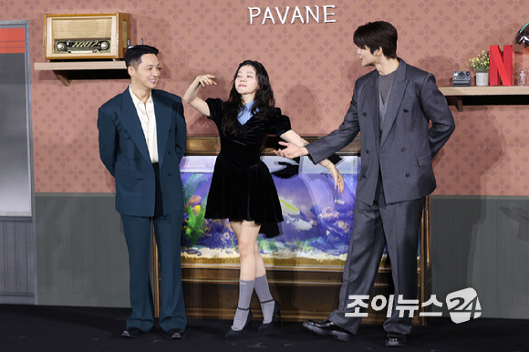 배우 변요한, 고아성, 문상민이 12일 오전 서울 강남구 삼성동 메가박스 코엑스점에서 열린 넷플릭스 영화 '파반느'(감독 이종필) 제작보고회에 참석해 포즈를 취하고 있다. [사진=문수지 기자]