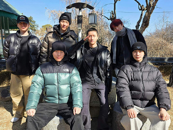 몬스타엑스 아이엠, 형들 배웅 속 오늘 입대⋯마지막 완전체 사진