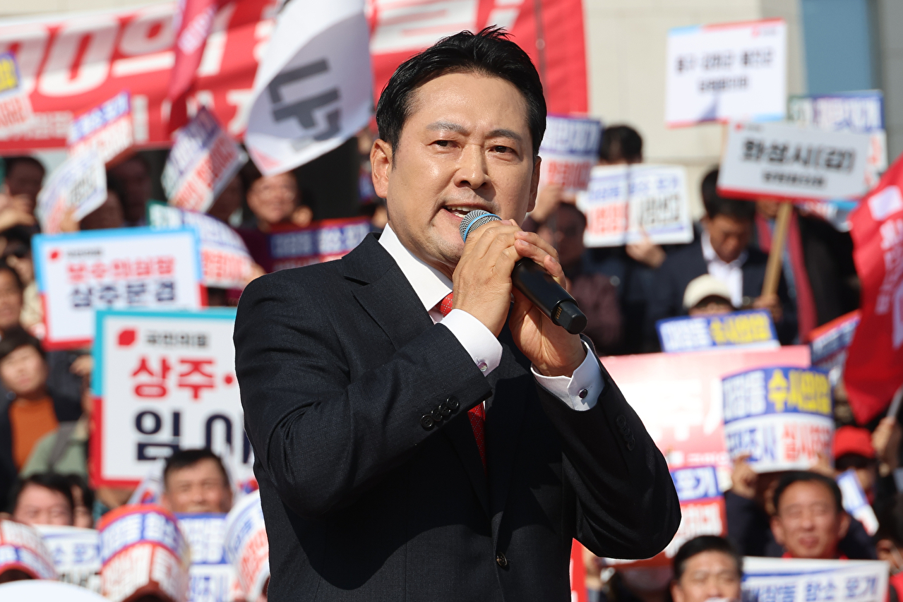 국민의힘 장동혁 대표가 12일 서울 여의도 국회 본청 앞에서 열린 "대장동 일당 7400억 국고 환수 촉구 및 검찰 항소 포기 외압 규탄대회"에서 발언하고 있다. 2025.11.12 [사진=연합뉴스]