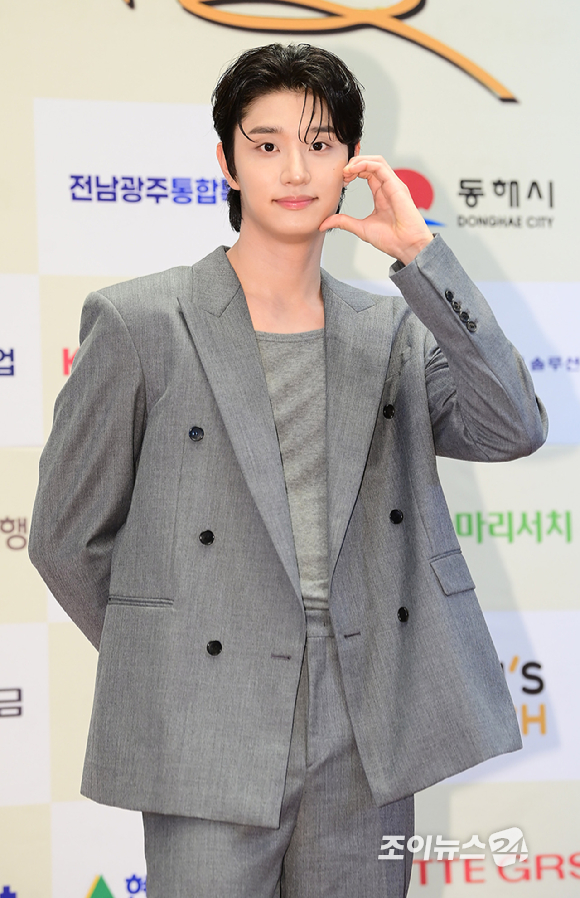 배우 김재원이 21일 오후 서울 마포구 상암동 중소기업중앙회 DMC타워에서 열린 '2026 방송광고페스티벌'에 참석해 포토타임을 갖고 있다. [사진=정소희 기자]