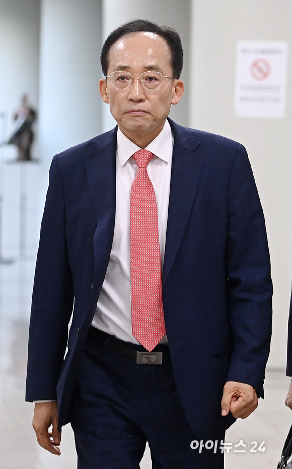 내란중요임무종사 혐의를 받는 추경호 전 국민의힘 원내대표가 29일 서울 서초구 서울중앙지법에서 열린 3차 공판에 출석하고 있다. [사진=곽영래 기자]