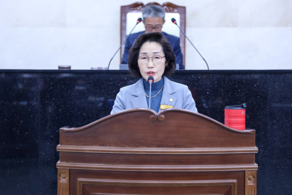 안미선 의원이 21일 5분 자유발언을 하고 있다. [사진=괴산군의회]