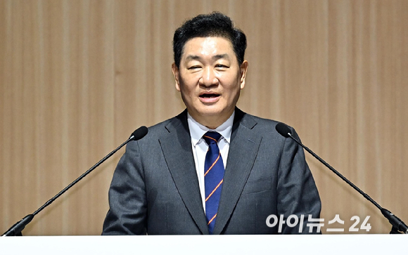 한종희 삼성전자 부회장이 20일 경기 수원시 수원컨벤션센터에서 열린 제55기 삼성전자 정기주주총회에서 인사말을 하고 있다. [사진=곽영래 기자]