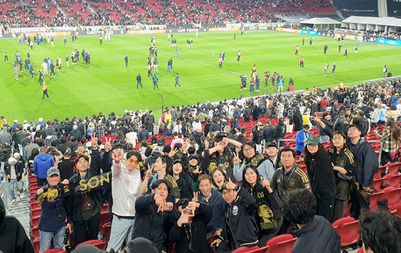 MLS 개막전 직관 컨셉투어 단체 기념 촬영. [사진=모두투어]