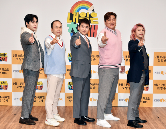 전현무 김광규 김태균 곽윤기 이장준이 15일 KBS Joy 새 예능 '내일은 천재' 제작발표회에서 포즈를 취하고 있다. [사진=KBS Joy]