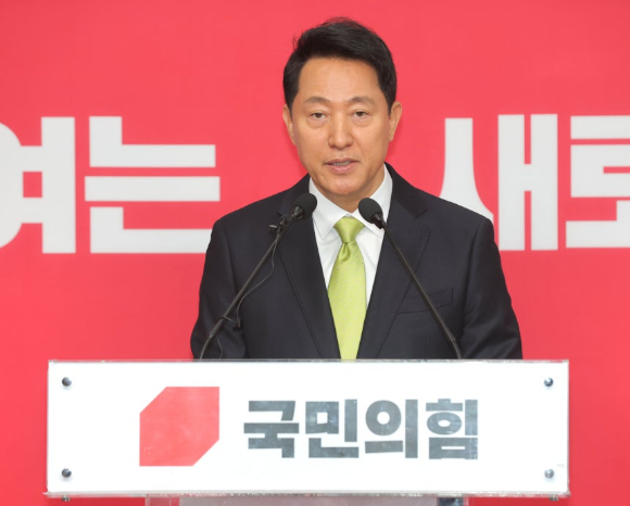 6&middot;3 지방선거 국민의힘 서울시장 후보로 확정된 오세훈 서울시장이 18일 서울 여의도 국민의힘 당사에서 기자회견을 하고 있다. [사진=연합뉴스]