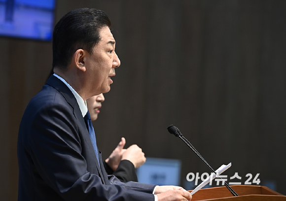 김병기 더불어민주당 의원이 19일 서울 여의도 국회 소통관에서 현안 관련 기자회견을 하고 있다. [사진=곽영래 기자]