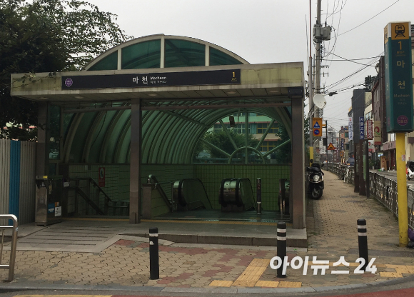 서울 송파구 지하철 5호선 마천역 일대. 마천5구역 재개발 사업은 마천역과 거여역을 도보로 이용할 수 있는 역세권 입지로 평가받는다. [사진=김민지 기자]