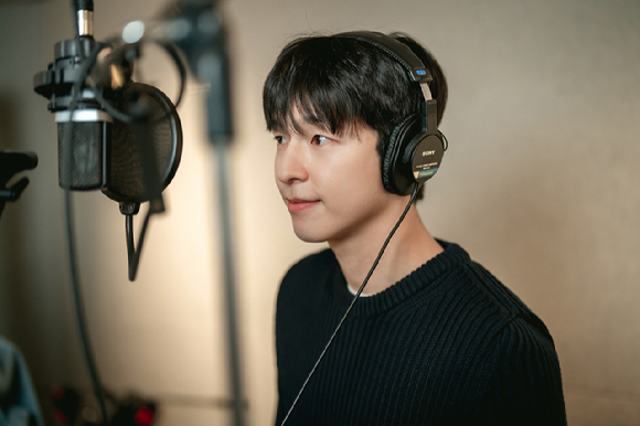 배우 홍경이 넷플릭스 애니메이션 '이 별에 필요한' 목소리 연기에 도전하고 있다. [사진=넷플릭스]