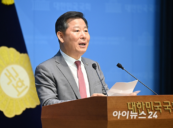 이철규 국민의힘 의원이 22일 오후 국회 소통관에서 특검 관련 입장 발표 기자회견을 하고 있다. [사진=곽영래 기자]