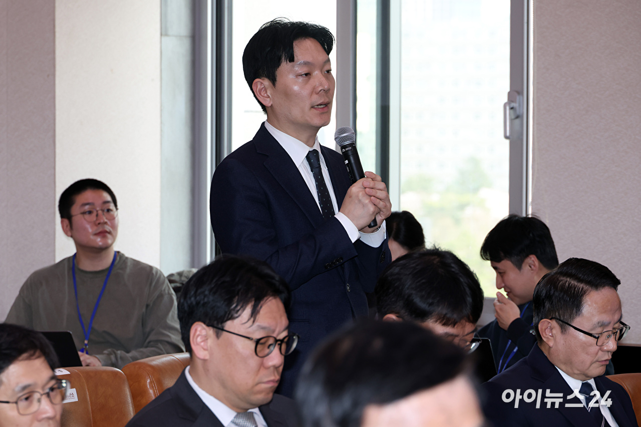 '쌍방울 대북 송금' 의혹 사건의 수사 책임자인 박상용 인천지검 부부장검사가 3일 서울 여의도 국회에서 열린 윤석열 정권 정치검찰 조작기소 의혹사건 진상규명 국정조사 특별위원회 전체회의에서 발언을 하고 있다. 2026. 04.05. [사진=곽영래 기자]