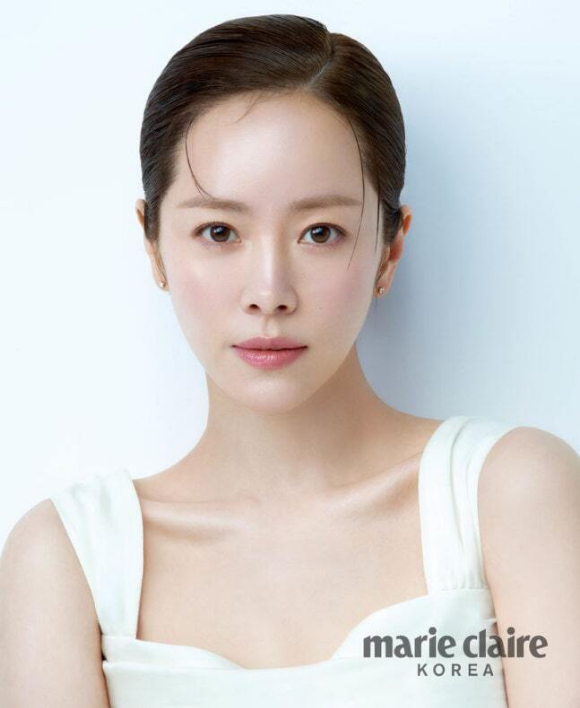 한지민 [사진=마리끌레르]