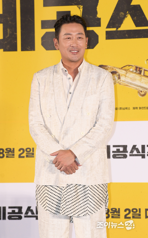 배우 하정우가 4일 오전 서울 용산구 CGV 용산아이파크몰에서 열린 영화 '비공식작전' (감독 김성훈) 제작보고회에 참석하고 있다. [사진=정소희 기자]