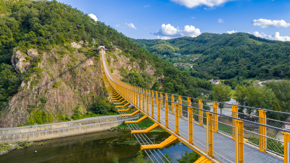 월영산 출렁다리. [사진=노랑풍선]