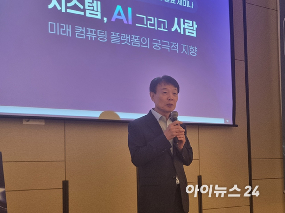 권영범 영림원소프트랩 대표가 24일 오전 서울 여의도 페어몬트 앰배서더 서울서 열린 기자 간담회에서 환영사를 하고 있다. [사진=윤소진 기자]