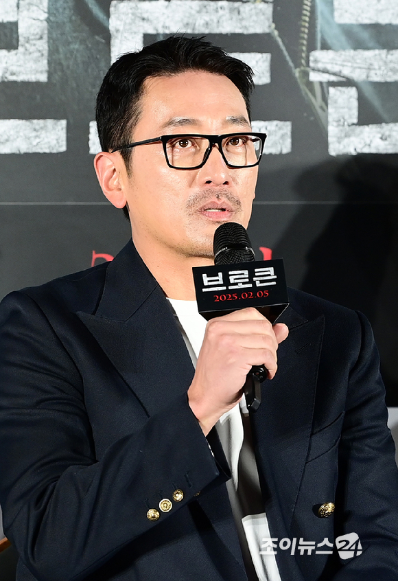 배우 하정우가 6일 오전 서울 광진구 자양동 롯데시네마 건대입구점에서 열린 영화 '브로큰'(감독 김진황) 제작보고회에 참석하고 있다. [사진=정소희 기자]