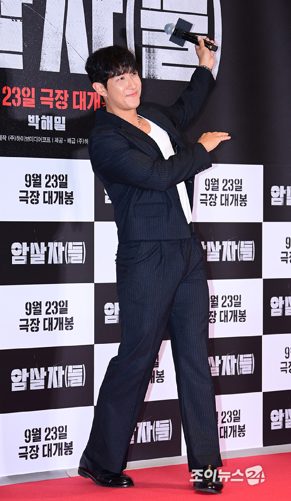 전 야구선수 황재균이 21일 서울 송파구 롯데시네마 월드타워에서 열린 영화 '암살자(들)'(감독 허진호) VIP 시사회에 참석하고 있다. [사진=정소희 기자]