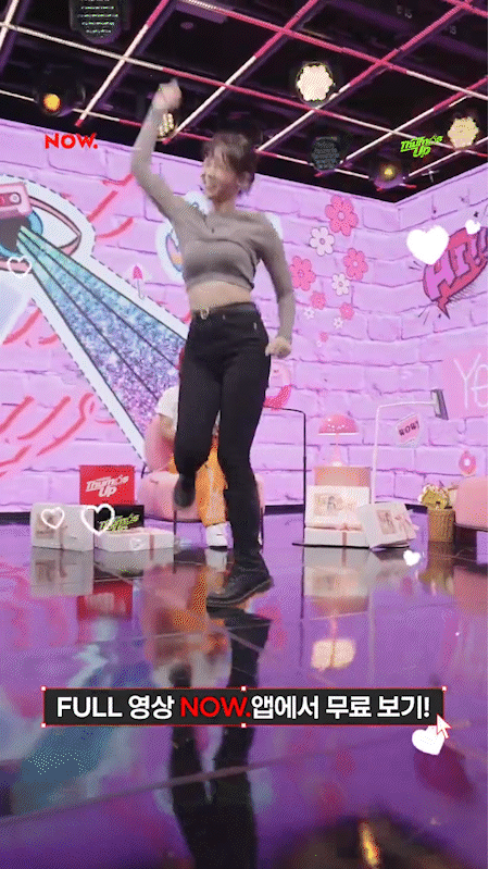 네이버나우 '아이키의 떰즈업'에 출연한 그룹 카라 출신 한승연의 2022년 버전 'Rock U' 댄스가 공개돼 화제를 모으고 있다. [사진='아이키의 떰즈업' 한승연 댄스 영상 캡쳐]