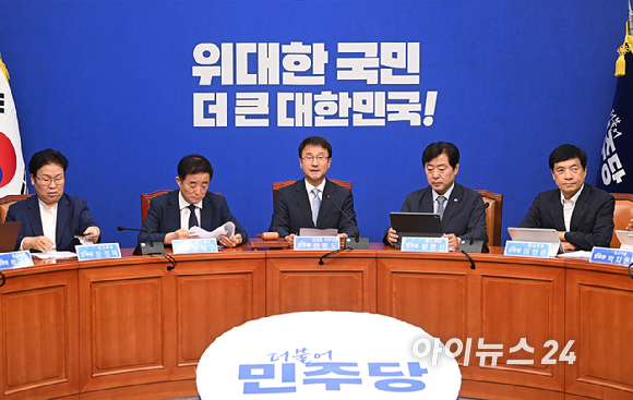 한병도 더불어민주당 당대표 직무대행 겸 원내대표가 10일 서울 여의도 국회에서 열린 최고위원회의에서 발언하고 있다. [사진=곽영래 기자]