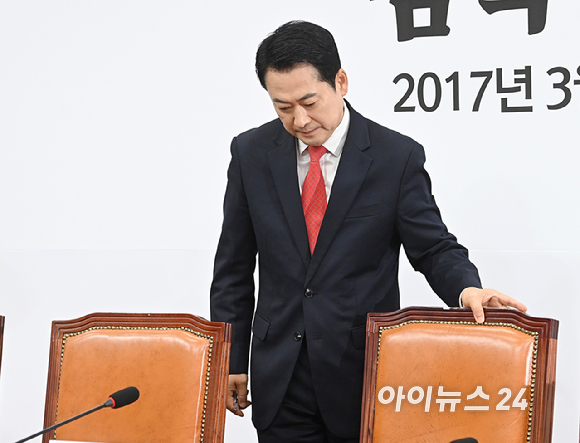 장동혁 국민의힘 대표가 11일 서울 여의도 국회에서 열린 최고위원회의에 참석하고 있다. [사진=곽영래 기자]