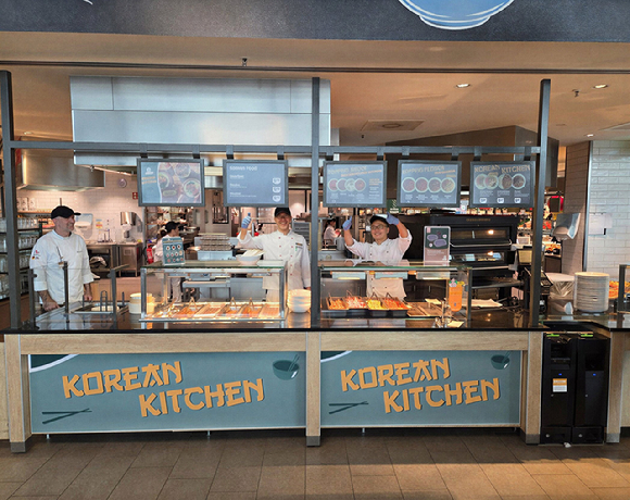 독일 글로버스가 운영하는 에쉬본(Eschborn) 지역 하이퍼마켓 푸드코트에 오픈한 한식 코너 2호점. [사진=더본코리아]