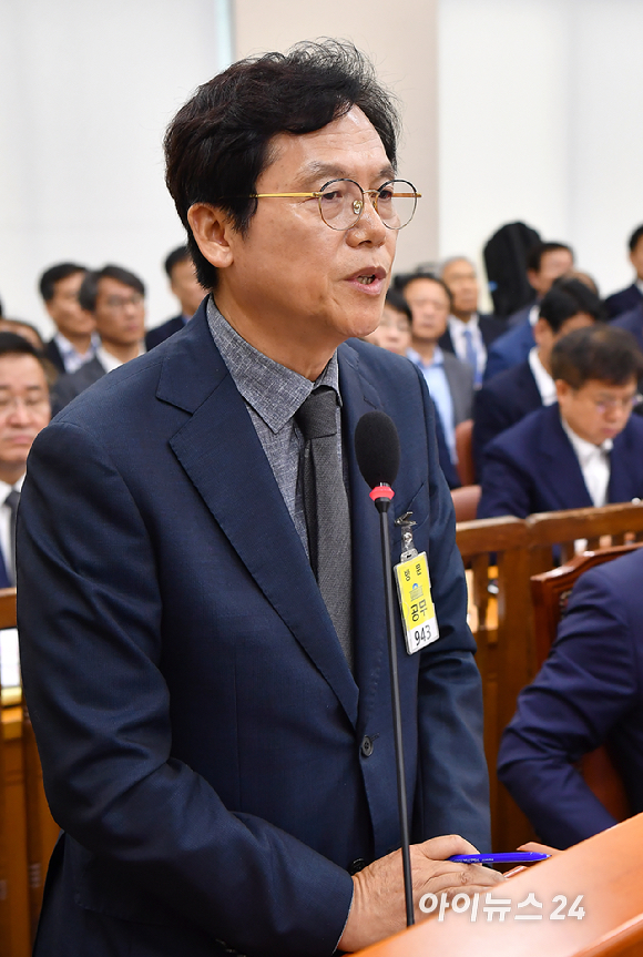 김철문 경북경찰청장이 11일 오전 서울 여의도 국회에서 열린 행정안전위원회 전체회의에서 질의에 답변하고 있다. [사진=곽영래 기자]