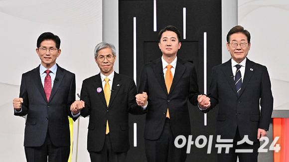 6&middot;3 조기 대선에 출마한 각 당 대선 후보들이 첫 TV토론을 마친 가운데, 이를 지켜본 이기인 개혁신당 최고위원이 이재명 더불어민주당 후보를 향해 "국정이 쇼핑이냐"고 강하게 비판했다. 사진은 이 최고위원. [사진=이기인 페이스북]