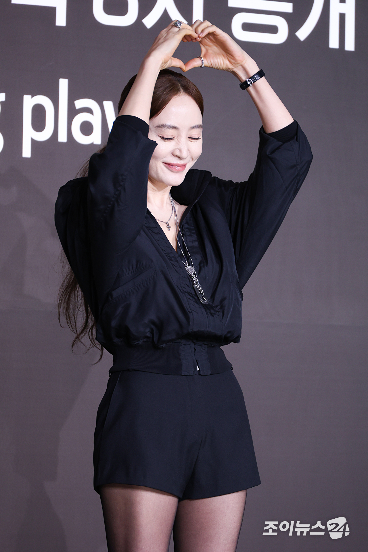 배우 김혜수가 28일 오전 서울 중구 장충동 앰배서더 서울 풀만 호텔에서 진행된 쿠팡플레이 시리즈 '지금 불륜이 문제가 아닙니다' 제작발표회에 참석해 포즈를 취하고 있다. [사진=문수지 기자]