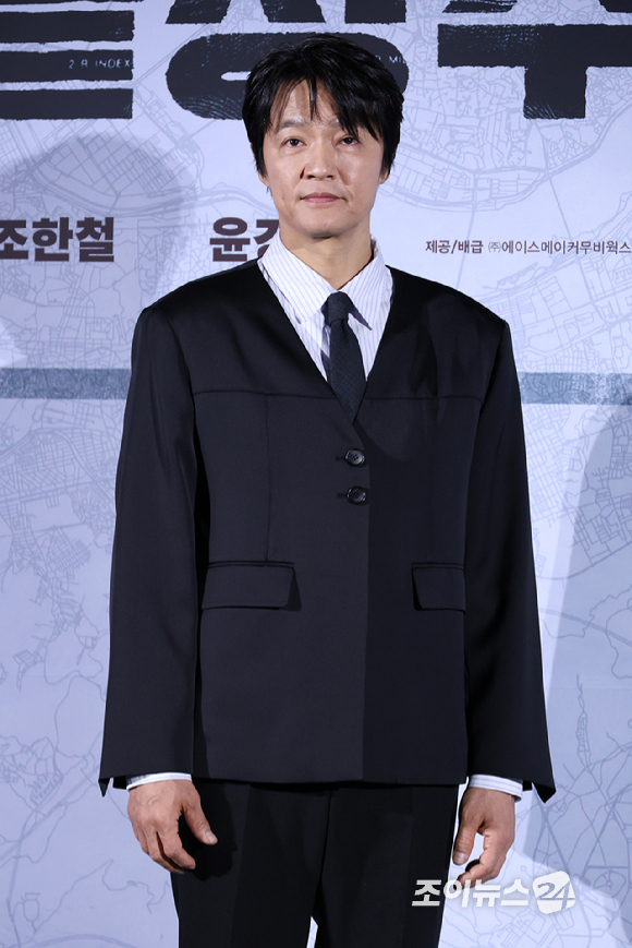 배우 조한철이 9일 오전&nbsp;서울 CGV 용산아이파크몰점에서 열린 영화 '끝장수사'(감독 박철환) 제작보고회에 참석해 포즈를 취하고 있다. [사진=문수지 기자]