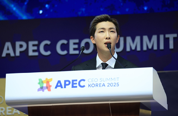 BTS RM, &apos;APEC CEO 서밋&apos; 기조연설 &quot;K팝은 비빔밥, 성공 이유는 다양성 존중&quot;
