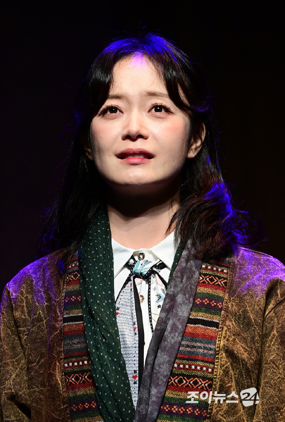 배우 전소민이 10일 오후 서울 강서구 마곡동 LG아트센터 서울에서 열린 연극 '사의 찬미' 프레스콜에서 열연하고 있다. [사진=정소희 기자]