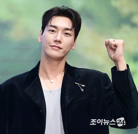 배우 김영광이 16일 오후 서울 구로구 더세인트에서 열린 KBS2 토일드라마 '은수 좋은 날' 제작발표회에서 포즈를 취하고 있다. [사진=정소희 기자]