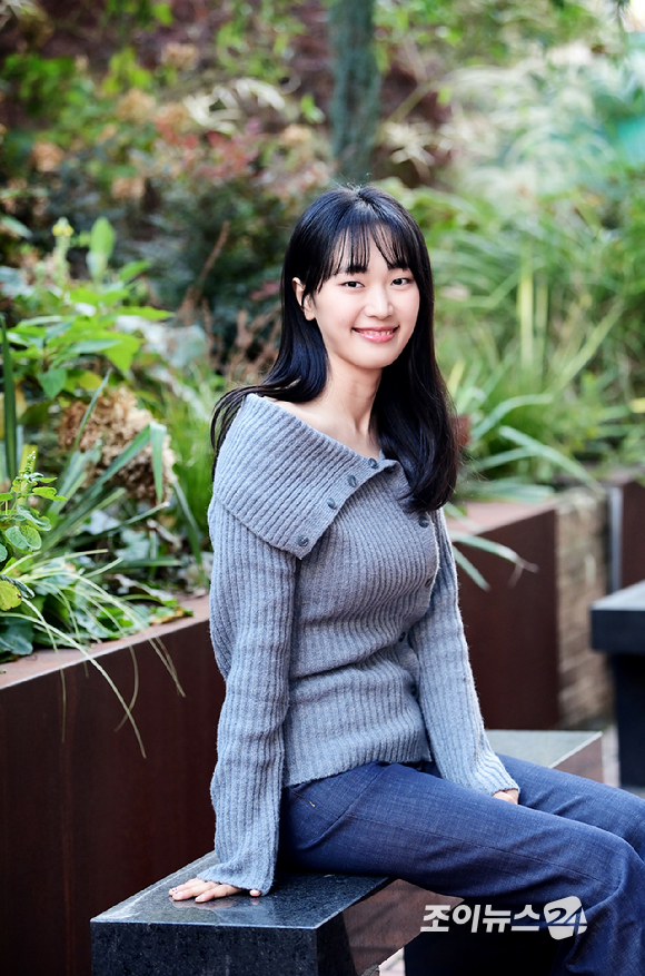 인기리에 종영한 MBC 드라마 '연인'에서 길채(안은진 분)의 몸종인 종종이 역을 맡아 시청자들의 눈도장을 찍은 배우 박정연이 20일 서울 마포구 상수동에서 진행된 조이뉴스24와의 인터뷰에 앞서 포즈를 취하고 있다. [사진=정소희 기자]