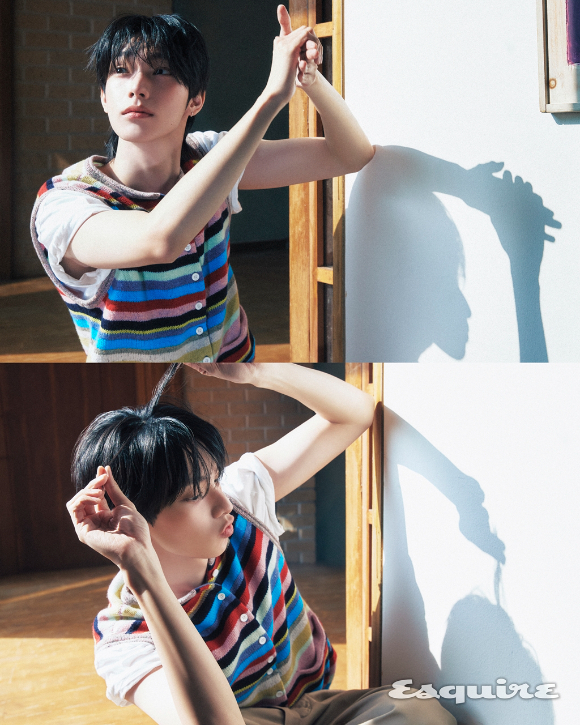 가수 최립우가 화보 촬영에서 포즈를 취하고 있다. [사진=에스콰이어 코리아]