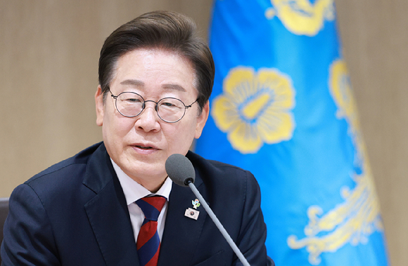 안철수 국민의힘 의원이 지난 4월 28일 대전시의회 기자실을 방문하고 있다. [사진=연합뉴스]