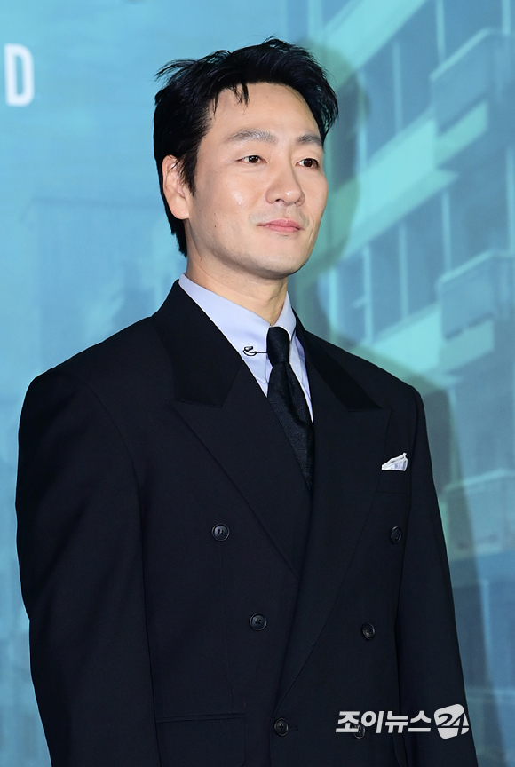 배우 박해수-김병우 감독-배우 권은성-김다미가 16일 오전 서울 CGV 용산아이파크몰에서 열린 넷플릭스 영화 '대홍수'(감독 김병우) 제작보고회에 참석하고 있다. [사진=정소희 기자]