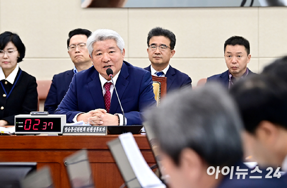 김홍일 방송통신위원장 후보자가 27일 오전 서울 여의도 국회에서 인사청문회에서 질의에 답변하고 있다. [사진=곽영래 기자]