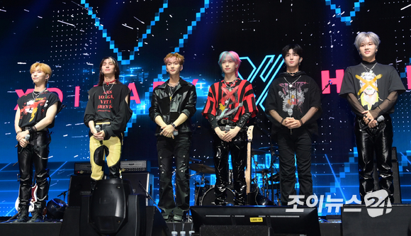 밴드 엑스디너리 히어로즈가 20일 오후 서울 용산구 한남동 블루스퀘어에서 진행된 첫 번째 미니 앨범 '헬로, 월드!(Hello, world!)' 발매 기념 쇼케이스에 참석해 포즈를 취하고 있다. [사진=정소희 기자]