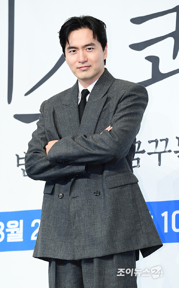 배우 이진욱이 31일 오후 서울 구로구 더링크서울 트리뷰트 포트폴리오 호텔에서 열린 JTBC 새 토일드라마 '에스콰이어: 변호사를 꿈꾸는 변호사들' 제작발표회에 참석하고 있다. [사진=정소희 기자]