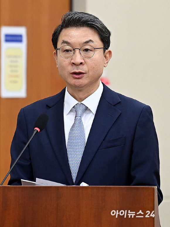 이억원 금융위원장 후보자가 2일 서울 여의도 국회 정무위원회에서 열린 인사청문회에서 모두발언을 하고 있다. [사진=곽영래 기자]