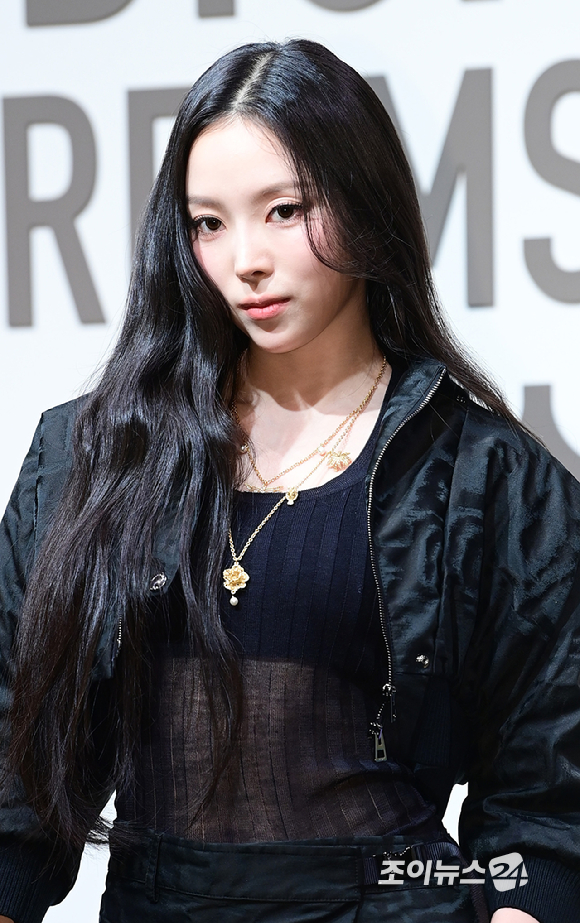 미야오(MEOVV) 나린이 18일 오후 서울 동대문구 DDP 아트홀에서 진행된 디올 'DESIGNER OF DREAMS' 전시회 개최 기념 포토월 행사에 참석하고 있다. [사진=정소희 기자]