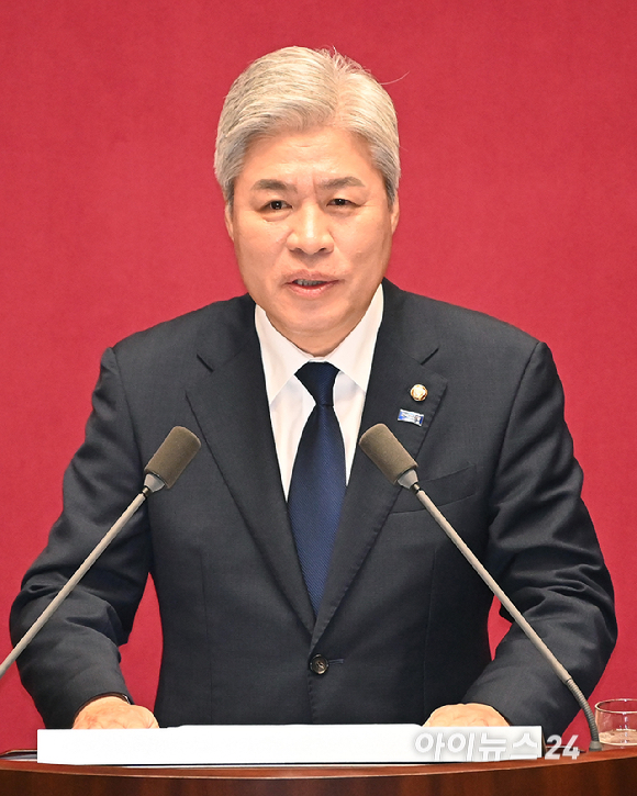 서왕진 조국혁신당 원내대표가 15일 서울 여의도 국회에서 열린 본회의에서 비교섭단체 대표 발언을 하고 있다. [사진=곽영래 기자]